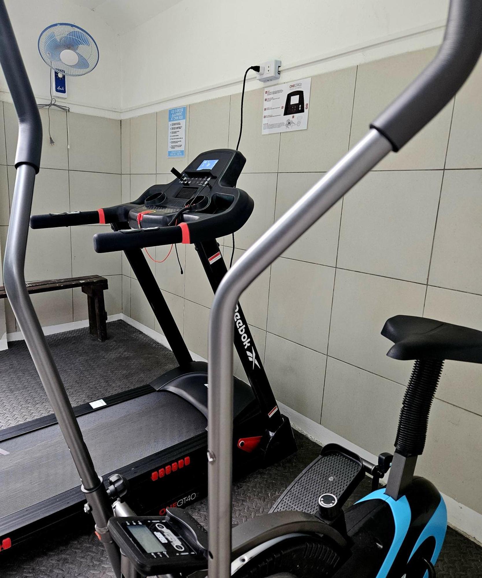 Monchere Dormitory Manila Ngoại thất bức ảnh